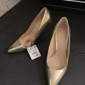 BNWT gold heels